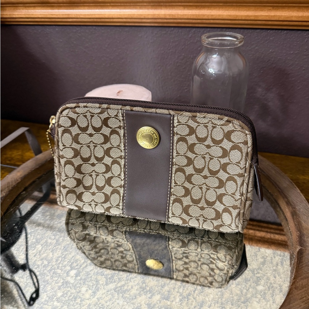 ⨠NWOT - Vintage Y2K Coach Signature Canvas Zip Pouch ⨠- Picture 3 of 9